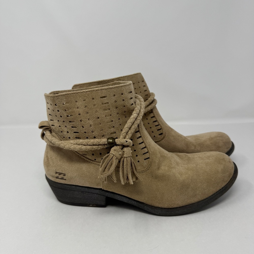 Billabong Nico Tan Faux Suede Perforated Tassel Ankle Boots Womens 10 JAFTLNIC